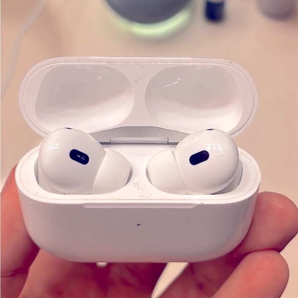 AirPods Pro 2 gen - Picture 1 of 3